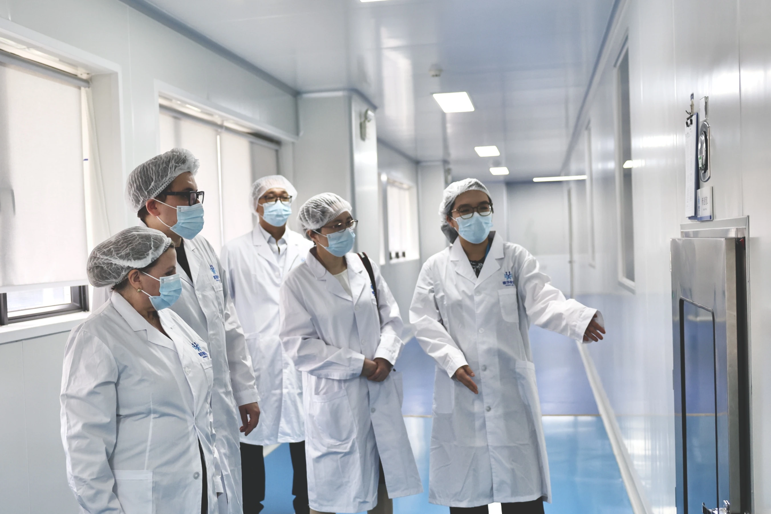 Dr. Alberto Leguina-Ruzzi visits the ZQ-II Medical Skincare manufacturing facility in China