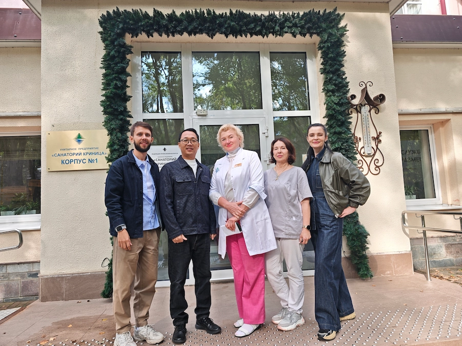 ZQ-II and LOVESKIN team visiting wellness center K