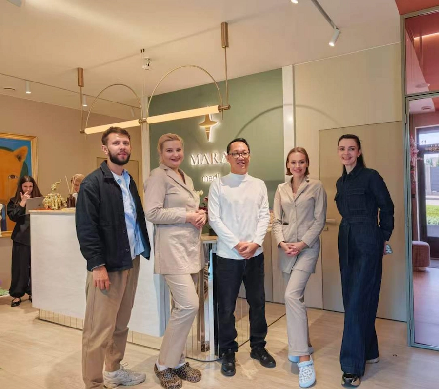 ZQ-II and LOVESKIN team visiting medical aesthetic clinic MM